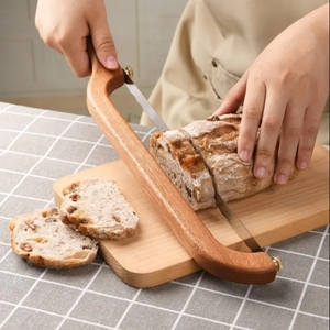 Couteau à <span class=keywords><strong>pain</strong></span> en bois dentelé <span class=keywords><strong>avec</strong></span> poignée ergonomique pour trancher les bagels et le <span class=keywords><strong>pain</strong></span> au <span class=keywords><strong>levain</strong></span> - Product Image 1