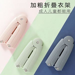 Mini Percha Portátil de Viaje Plegable Multifuncional Tipo Gancho de Plástico para Dormitorio y Viajes - Product Image 5