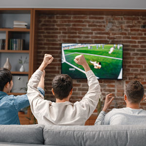 Cable de TV blanco de 10 m, resistente y flexible, ideal para conectar dispositivos audiovisuales y transmitir señales. - Product Image 2