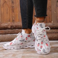 Les nouvelles baskets décontractées à motif graffiti fraise sont des baskets décontractées et confortables à semelle épaisse et à lacets sur le devant