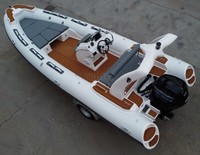 Bateau semi-rigide de luxe 5,8 m (19 pieds) en Hypalon avec console centrale, bateau pneumatique rapide pour la navigation côtière en famille, bateau à moteur pour lac