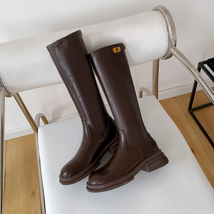 Nuovi <span class=keywords><strong>Stivali</strong></span> Alti da <span class=keywords><strong>Donna</strong></span> in Vera <span class=keywords><strong>Pelle</strong></span> Stile Autunno/Inverno con Fibbie Dorate, Suola Spessa in Gomma, Colore Marrone, Effetto Snellente per Equitazione - Product Image 3