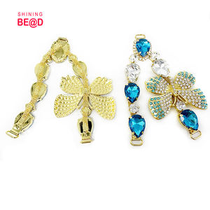 Nouvelles chaînes de sandales tongs pour femmes 2025, ornées de strass, pour l'été et la <span class=keywords><strong>plage</strong></span>, avec décorations métalliques cousues à la main et lanières en alliage - Product Image 4