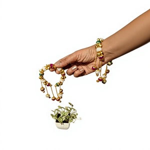 กำไลข้อมือแบบกุนโกรว์ประดับลูกปัดทองคำ พร้อมไข่มุกสีแดงเขียว ชุดเครื่องประดับสำหรับงานแต่งงาน - Product Image 6