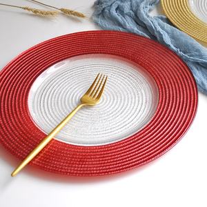 Placas de cargador contemporáneas de vidrio de rayas rojas/amarillas de lujo de 13 pulgadas, platos bajos redondos transparentes ecológicos para eventos - Product Image 5