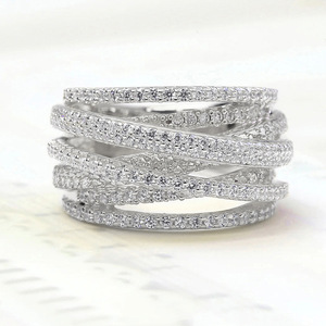 Anello da Donna con Design a Strati Incrociati - Product Image 1