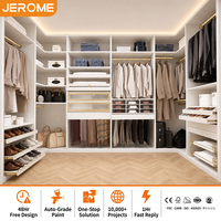 Dressing moderne sur mesure, aménagement ouvert, rangement de vêtements, armoires, meubles, dressing en U blanc intégré