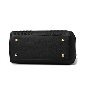 Nevernke Red Quilted Tote Bag With Bow Charm Women's Shoulder Crossbody Bag Fashion Everyday Use Spring 2025 - Product Image 3