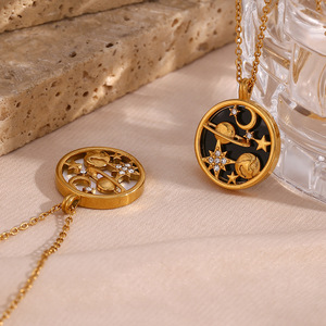Colgante de acero inoxidable con forma de luna y estrellas para hombre y mujer, collar con colgante redondo de moneda, oro de 18k, negro y blanco - Product Image 3