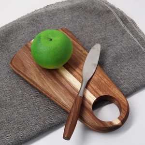 Tabla de cortar de madera de acacia rectangular pequeña con mango grande estilo herradura para cocina - Product Image 2