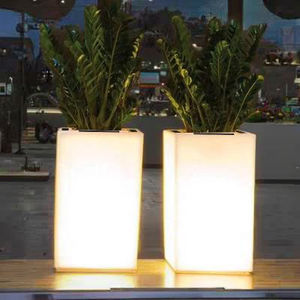 Décor de jardin écologique LED Pot de fleur lumière géant cylindrique illuminé Pot de jardinière télécommande arrosage Vase similaire - Product Image 2