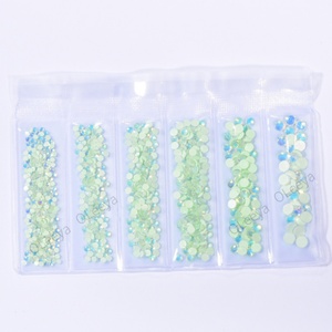 Strass Opale Luminescent Plat Scintillant en Gros d'Usine Oleeya pour Décoration d'Ongles et Vêtements - Product Image 3