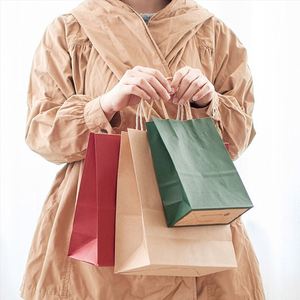Bolsas de Compra de Papel Kraft Azul Oscuro Personalizadas, Material Biodegradable con Asa - Product Image 3