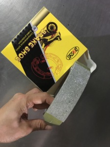 ที่มีคุณภาพสูงและราคาที่แข่งขัน CD70 CG125ฝัน GY-6 KHRISMA คลื่นรถจักรยานยนต์รองเท้าเบรก - Product Image 5
