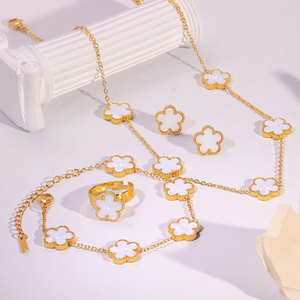 Ensemble 5 Pièces Bijoux Femme Trèfle à Cinq Feuilles Porte-Bonheur Plaqué Or avec Breloque Émail – Bracelet, Collier, Bague et Boucles d'Oreilles - Product Image 3