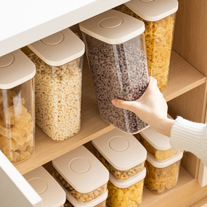 Set di Contenitori Impilabili Ermetici per Alimenti con Coperchio a Pulsante, Contenitori Trasparenti in Plastica per Cereali e Grani - Product Image 1