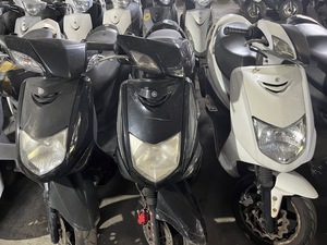 Motocicletas y Scooters Usados de Gasolina de 4 Tiempos, Refrigerados por Aire, con Frenos de Disco, para Exportación desde Taiwán, Yamaha/Kymco/Sym SC001, Scooters Usados de Gasolina de 49cc - Product Image 3
