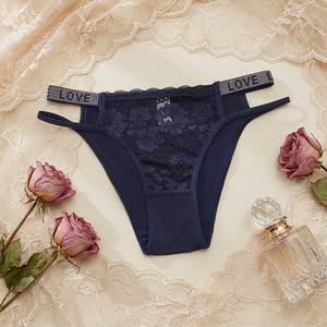 Braguitas de encaje floral para mujer con letras LOVE de diamantes de imitación en la cintura, doble tirante, tiro medio, cómodas y sexys, tipo bikini, al por mayor - Product Image 1