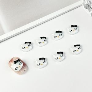 Nuevo 3D negro y blanco dibujos animados <span class=keywords><strong>Hello</strong></span> <span class=keywords><strong>Kitty</strong></span> Nail Art Charms lindo Katy Cat Bow parte posterior plana resina Rhinestone plástico accesorios para <span class=keywords><strong>uñas</strong></span> - Product Image 5