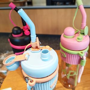 Lucky Cup 900Ml Plastic Water Bottle With Straw Reusable Travel Drinkware For Outdoor Use - Product Image 3