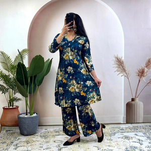 Ensemble TOP PLAZZO en coton rayonne pur et doux, imprimé avec des détails en feuille métallisée - Product Image 1