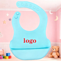 Bavoirs pour bébés en silicone imperméable, personnalisés avec logo OEM ODM, de qualité alimentaire, ensembles cadeaux personnalisés, bavoirs pour enfants pour les repas