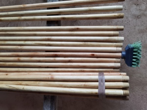 Palo de madera con diseño floral <span class=keywords><strong>en</strong></span> oferta, mango de madera para escoba y fregona, para escobas de plástico y mangos de fregona, 100-150 cm - Product Image 3