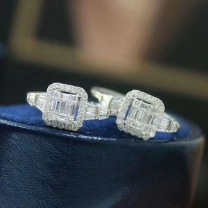 Bague de fiançailles Xinfly Fine Jewelry en or 18 carats avec diamant carré VS de 0,40 ct - Product Image 3