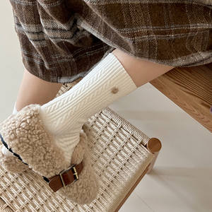 Chaussettes en laine mi-longues tressées tridimensionnelles rétro pour femmes automne hiver chaussettes épaisses chaudes pour la maison manchette de corps personnalisable quotidien - Product Image 1