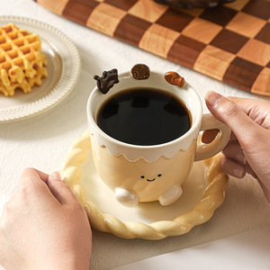 แก้วกาแฟเซรามิคเพ้นท์มือลายการ์ตูนทันสมัย ดีไซน์ซ้อนกันได้ ขนาดปกติ 340 มล. ใช้กับไมโครเวฟได้ เหมาะสำหรับงานปาร์ตี้ ขายส่ง - Product Image 3