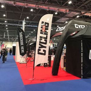 ป้ายโฆษณาร้านค้าคุณภาพสูง พร้อมเสาปักพื้น ป้ายธงขนนก ชุดเสาตั้งธงชายหาดแบบกำหนดเองได้ - Product Image 5