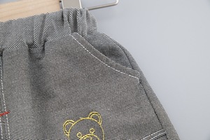 Nuevo Conjunto de Tres Piezas para Niño, Chaqueta Cortavientos a la Moda con Diseño de Oso de Dibujos Animados y Bolsillos con Alfabeto - Product Image 6