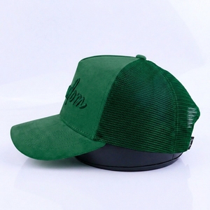 Gorra Trucker <span class=keywords><strong>de</strong></span> 5 Paneles al por Mayor, Gorras Trucker Verdes Lisas al por Mayor, Gorra Trucker <span class=keywords><strong>de</strong></span> Gamuza con Logotipo Bordado Personalizado Profesional - Product Image 3