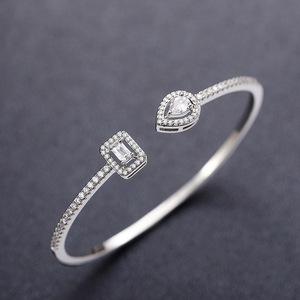 Bracciale con Diamanti Bianchi Taglio Smeraldo, Diamante Naturale, Design Minimalista per Uso Quotidiano Femminile - Product Image 1