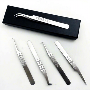 Pinzas de Alta Calidad para Extensión de Pestañas, Acero Inoxidable, Logotipo Personalizado, Diseño de Corazón, Acabado Plateado, Empaque en Caja Negra - Product Image 2