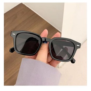 Lunettes de soleil carrées vintage, effet amincissant, design sans maquillage, tendance, pour hommes et femmes - Product Image 5