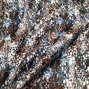 Stock <span class=keywords><strong>pas</strong></span> <span class=keywords><strong>cher</strong></span> vente bonne qualité 210T Polyester taffetas 54GSM peau de serpent imprimé doublure tissu pour costume et manteau - Product Image 2