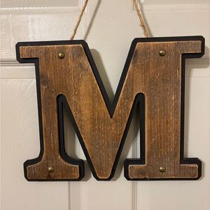 Letra de Madera Rústica ADC con Capas y Tachuelas de Latón, Letra M de Madera, Letrero Colgante, Decoración con Iniciales Personalizadas para el Hogar, Navidad - Product Image 1