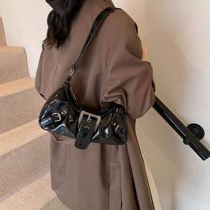 Bolsa de Ombro Personalizável Estilo Retrô Hot Girl com Forro de Poliéster em Duas Cores, Alça Única, Zíper, Impermeável, Alta Qualidade - Product Image 2