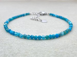 Pulsera de Apatita, Joyería Delicada con Piedras Preciosas, Cuentas Microfacetadas, Pulsera de Cristal, Joyería Minimalista, Pulsera con Piedras Preciosas Pequeñas - Product Image 1