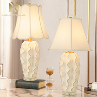Lampe de table LED en tissu de résine pour chambre à coucher de restaurant d'hôtel de décoration d'intérieur de style moderne