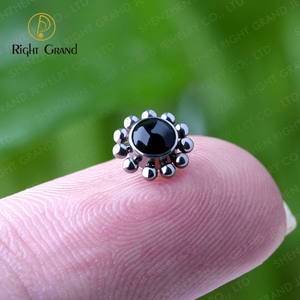 Juego de bisel de titanio de Grado ASTM F136, piedra de ónix con cuentas de racimo, Tragus, Piercing superior - Product Image 2