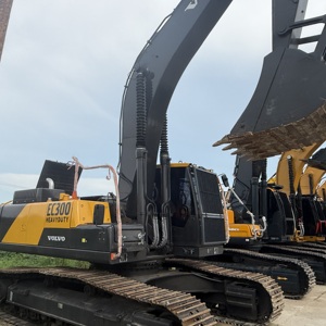 Excavatrice sur chenilles VOLVO EC300D d'occasion, 30 tonnes, grande pelle hydraulique d'origine pour l'exploitation minière et les travaux de terrassement - Product Image 1