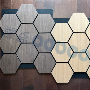 Panneaux acoustiques en bois hexagonaux, décoration murale en bois acoustique, panneaux acoustiques en bois à lattes, panneaux acoustiques Akupanel - Product Image 1