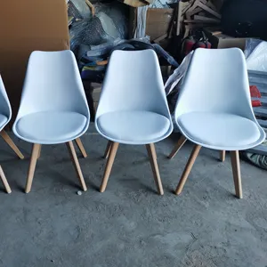 Gratis sampel grosir murah kursi ruang makan desain furnitur rumah kursi kaki kayu Tulip kotor gaya kayu baru plastik