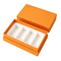 Boîte cadeau de parfum personnalisée orange et rose avec fermeture magnétique, emballage en papier kraft imprimé quadricolore pour 4 échantillons de parfum