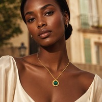 Parure bijoux tendance luxe discret zircon émeraude taille carrée, collier bague boucles d'oreilles acier inox plaqué or