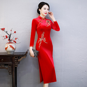 Nouvelle robe Cheongsam longue en velours polyester perlée à <span class=keywords><strong>la</strong></span> main, style moderne, <span class=keywords><strong>pour</strong></span> femme, idéale <span class=keywords><strong>pour</strong></span> l'automne/hiver et les occasions quotidiennes, à manches longues, <span class=keywords><strong>pour</strong></span> les mères. - Product Image 3