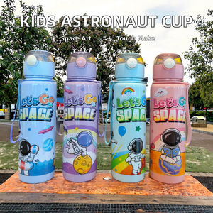 Bouteille d'eau en plastique unisexe de 700 ml avec paille et couvercle à corde, motif astronaute de dessin animé pour enfants, idéale pour l'école, la maison et le camping. - Product Image 3