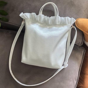 Sac à bandoulière plissé blanc à volants, grande capacité, sac à main en satin, sac fourre-tout imperméable pour les voyages quotidiens - Product Image 1
